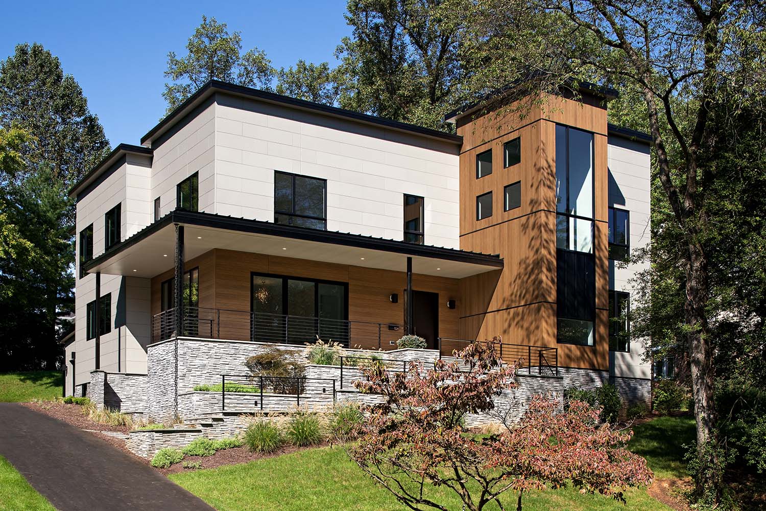 Modern house in Virginia with ArchitecturalBlock and VintageWood Cedar from Nichiha