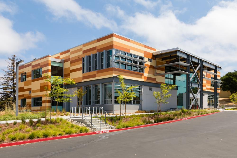 A shot of Hayward High School utilizing Nichiha’s Illumination fiber cement cladding in custom shades of orange.