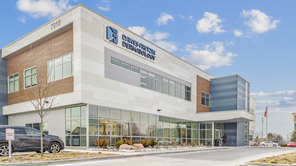 A shot of Dawes Fretzin Dermatology Building decorated in Nichiha’s Ribbed Navy, RoughSawn in Tobacco color, and Illumination fiber cement cladding panels in Indianapolis.