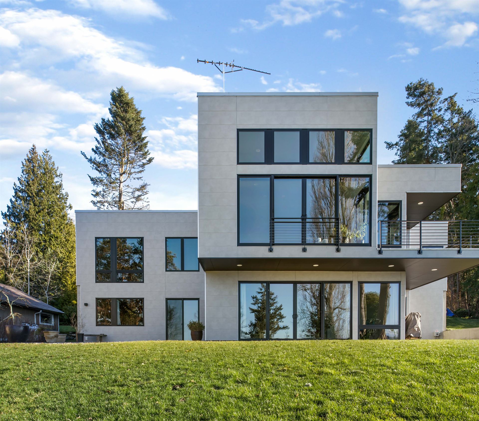 Building a Modern Home on the West Coast | Nichiha USA