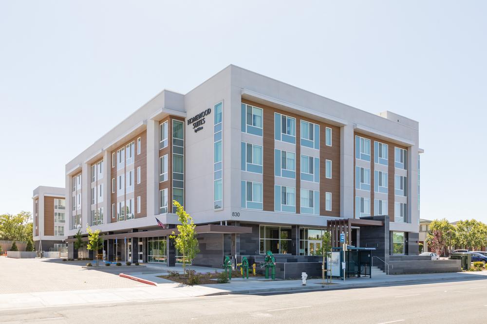Homewood Suites with Nichiha’s fiber cement cladding in Illumination and VintageWood.