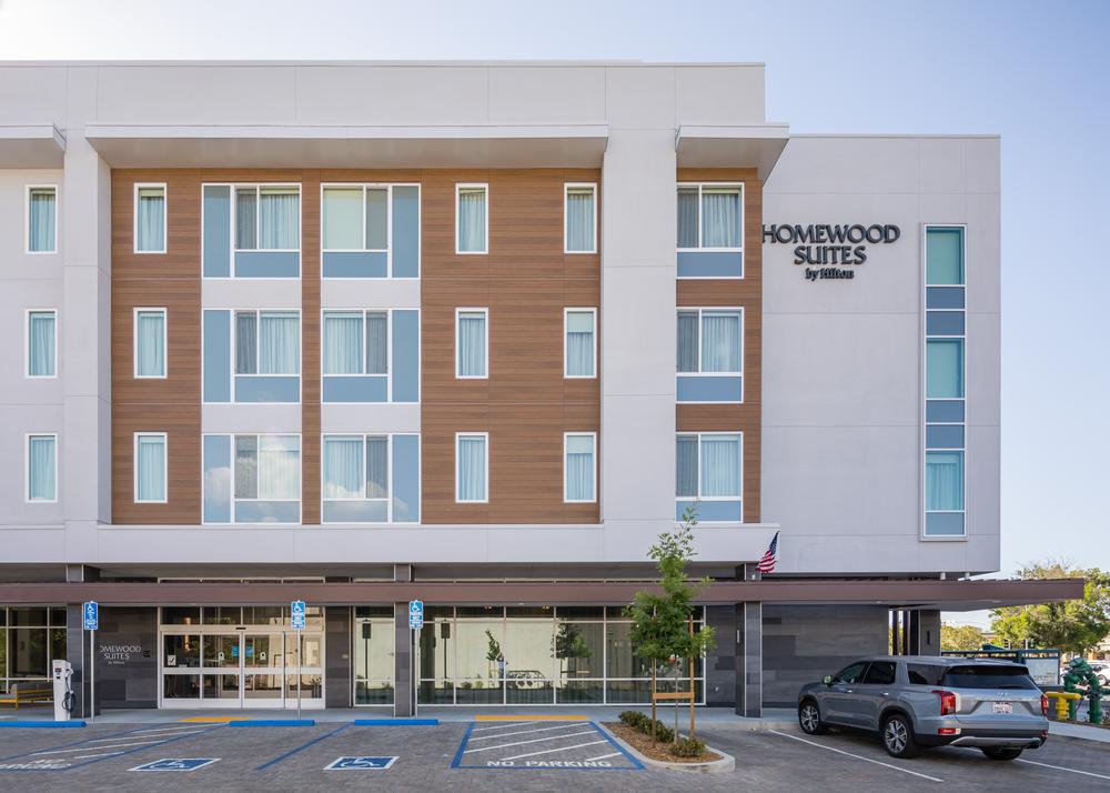 Homewood Suites with Nichiha’s fiber cement cladding in Illumination and VintageWood.