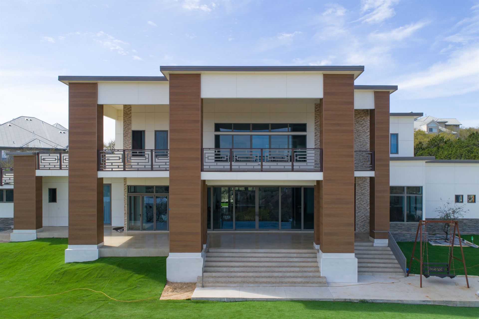 7 Homes Using Modern Exterior Wall Paneling Right - Fiber Cement ...
